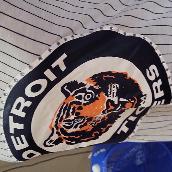 Victoria's Secret PINK Detroit Tigers Tank Top - Picture 5 of 9